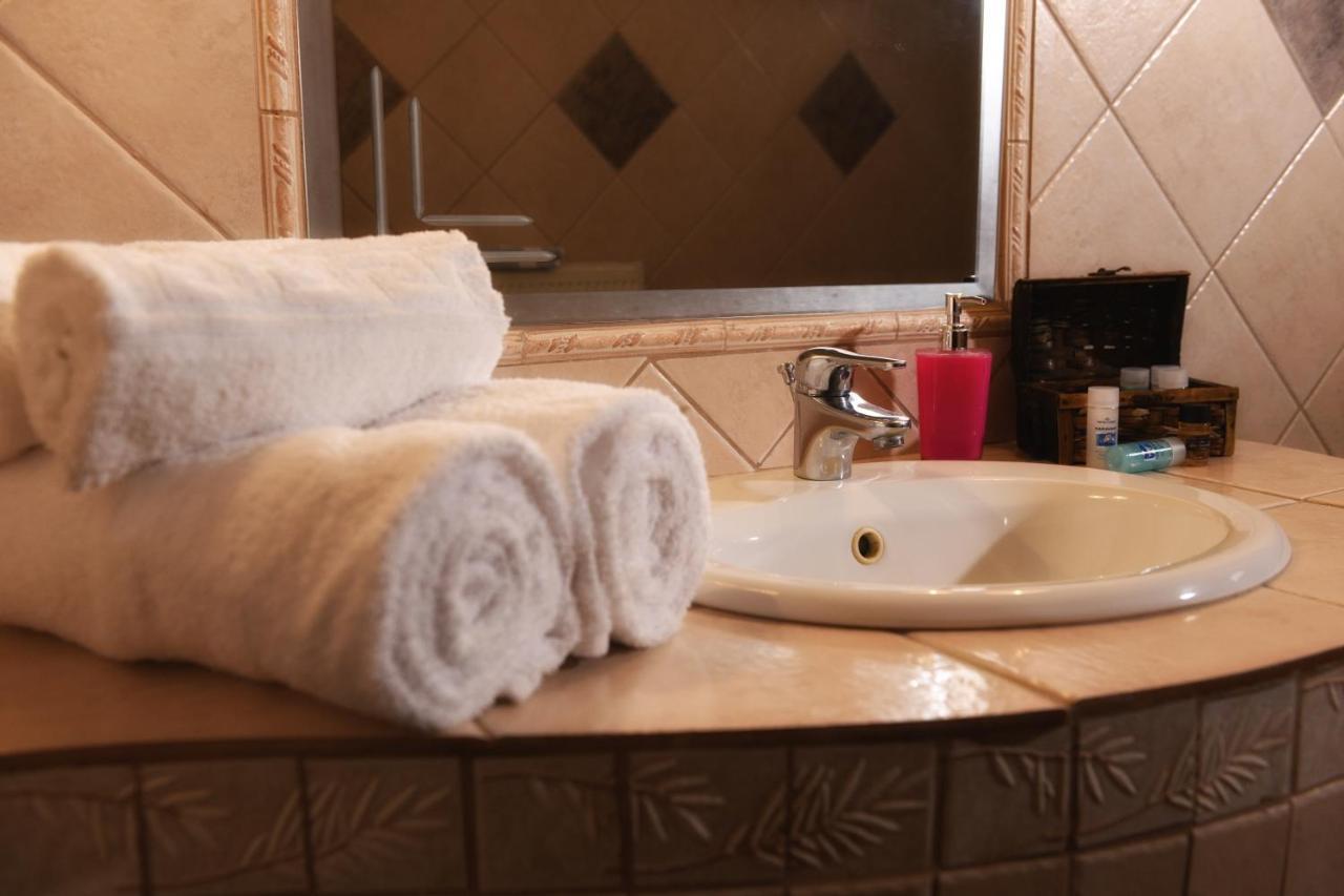 Hotel Epavlis Káto Poróïa 外观 照片